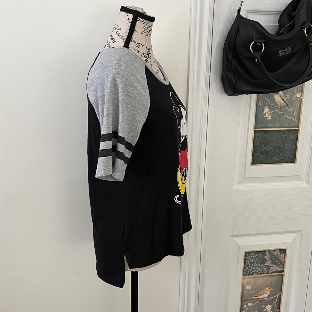 😃Disney Mickey Mouse  T-Shirt - Black, Gray, and Yellow - Picture 6 of 6